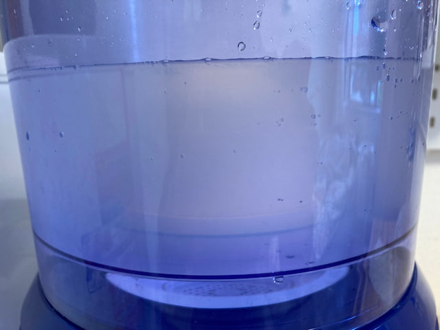 白く濁っている水